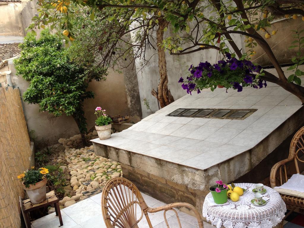 Case Vacanze Le Rose Villa Noto Exterior photo