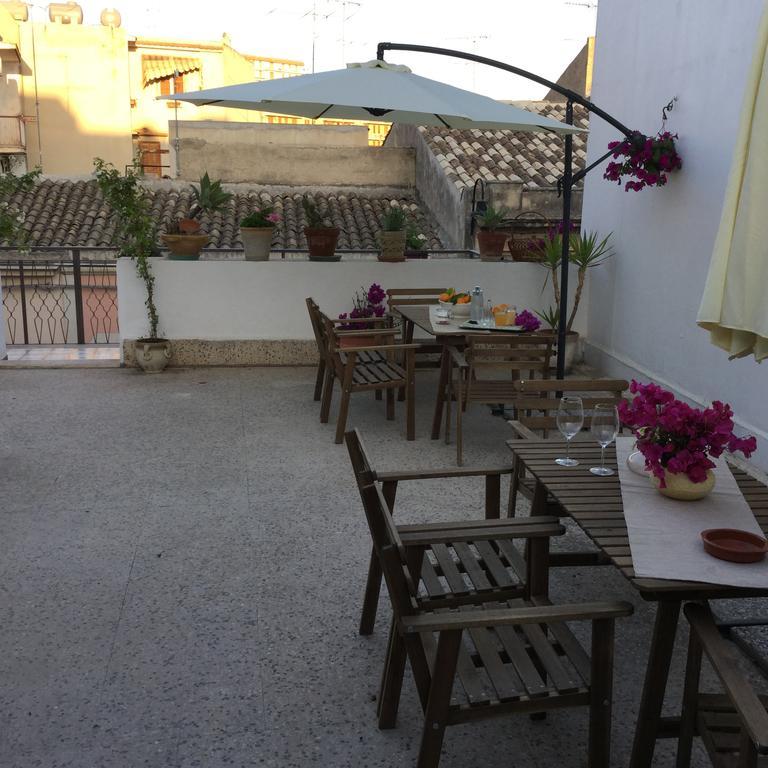 Case Vacanze Le Rose Villa Noto Exterior photo